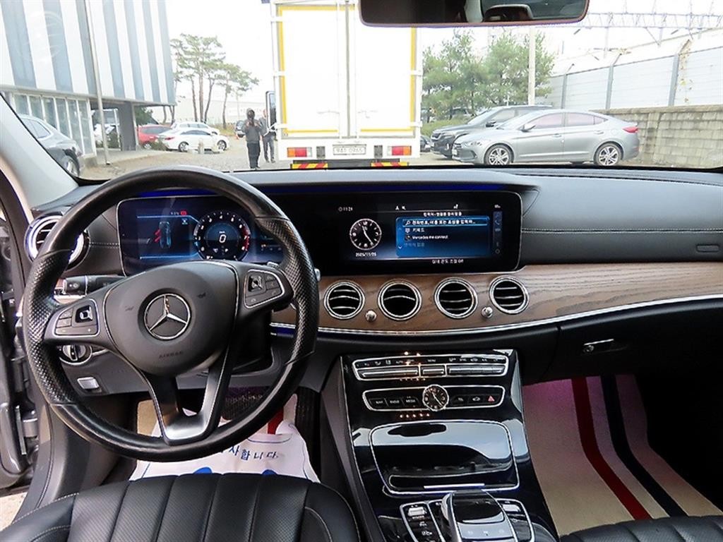 벤츠 E 클래스 E-클래스 W213 E300 4MATIC 익스클루시브 이미지 7