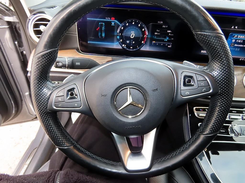 벤츠 E 클래스 E-클래스 W213 E300 4MATIC 익스클루시브 이미지 8
