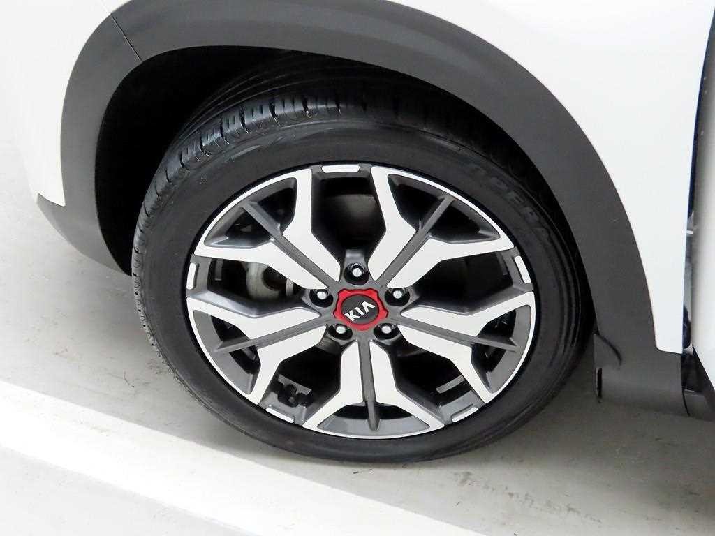 기아 셀토스 가솔린 1.6 터보 4WD 시그니처 이미지 19