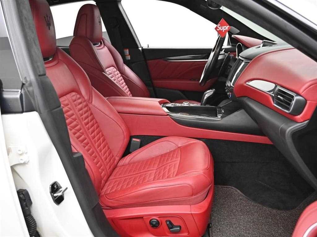마세라티 르반떼 3.8 GTS AWD 이미지 11