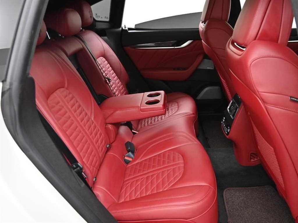 마세라티 르반떼 3.8 GTS AWD 이미지 13