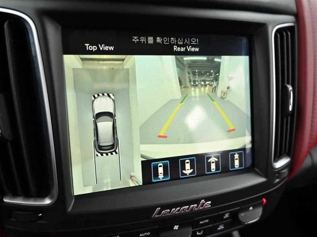 마세라티 르반떼 3.8 GTS AWD 이미지 16