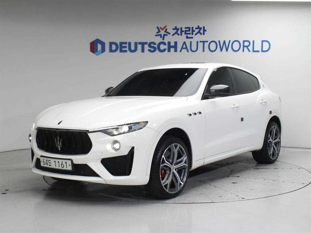 마세라티 르반떼 3.8 GTS AWD 이미지 2