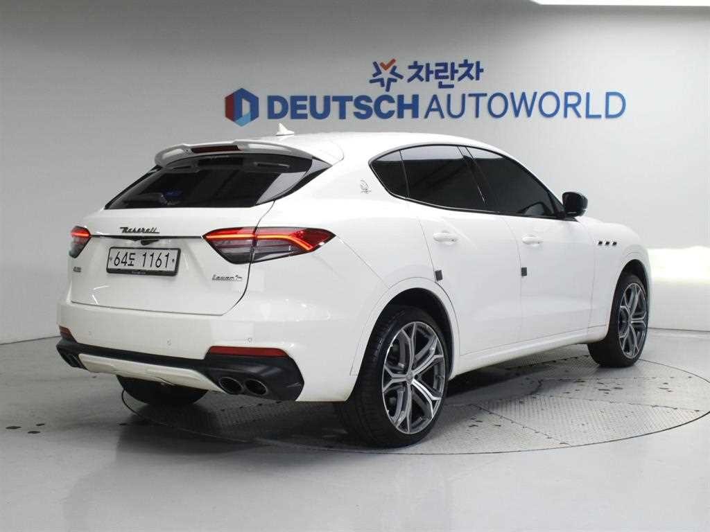 마세라티 르반떼 3.8 GTS AWD 이미지 3