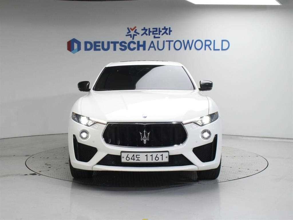 마세라티 르반떼 3.8 GTS AWD 이미지 4
