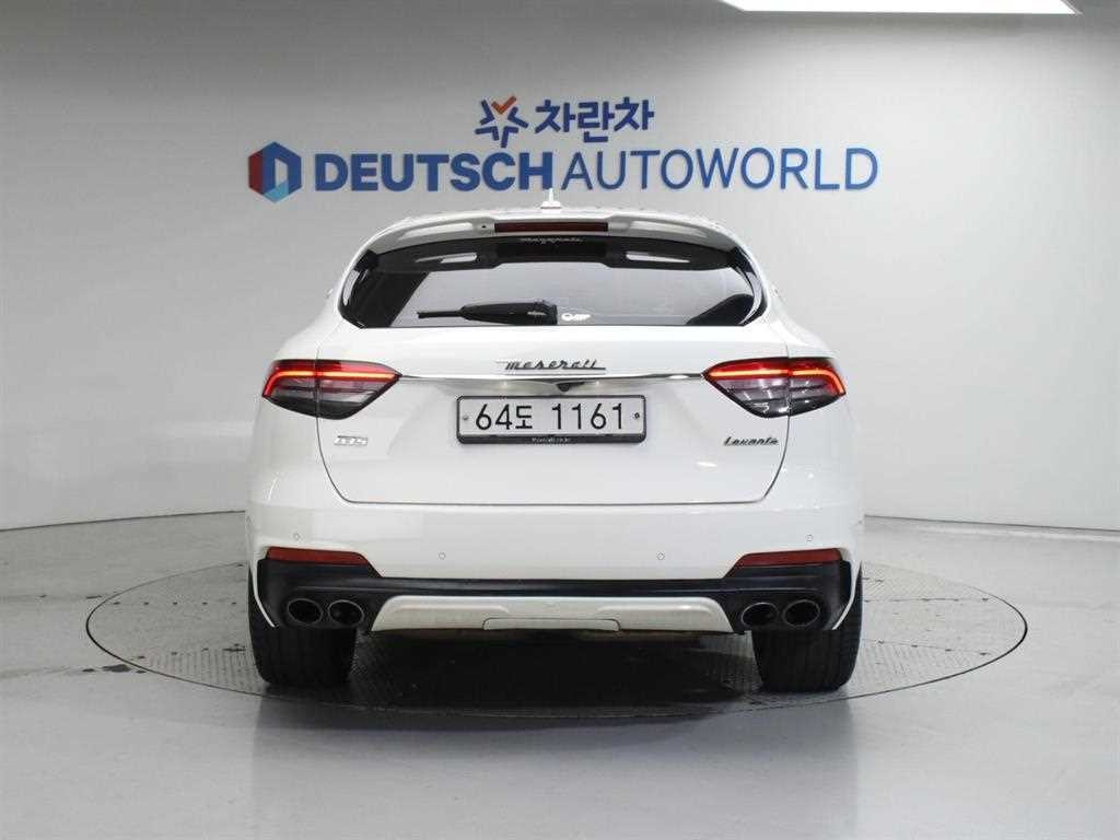 마세라티 르반떼 3.8 GTS AWD 이미지 5