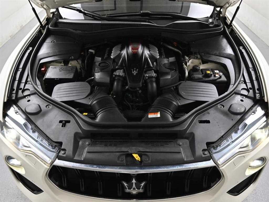 마세라티 르반떼 3.8 GTS AWD 이미지 7
