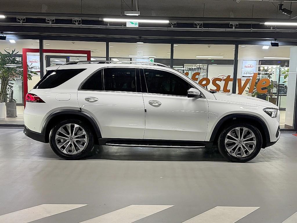 벤츠 GLE 클래스 GLE 클래스 W167 GLE 300d 4MATIC 이미지 3