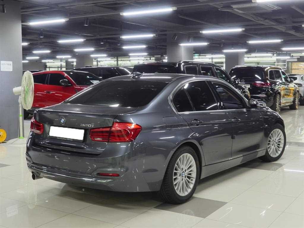 BMW 3시리즈 3시리즈 (F30) 320i 럭셔리 이미지 3