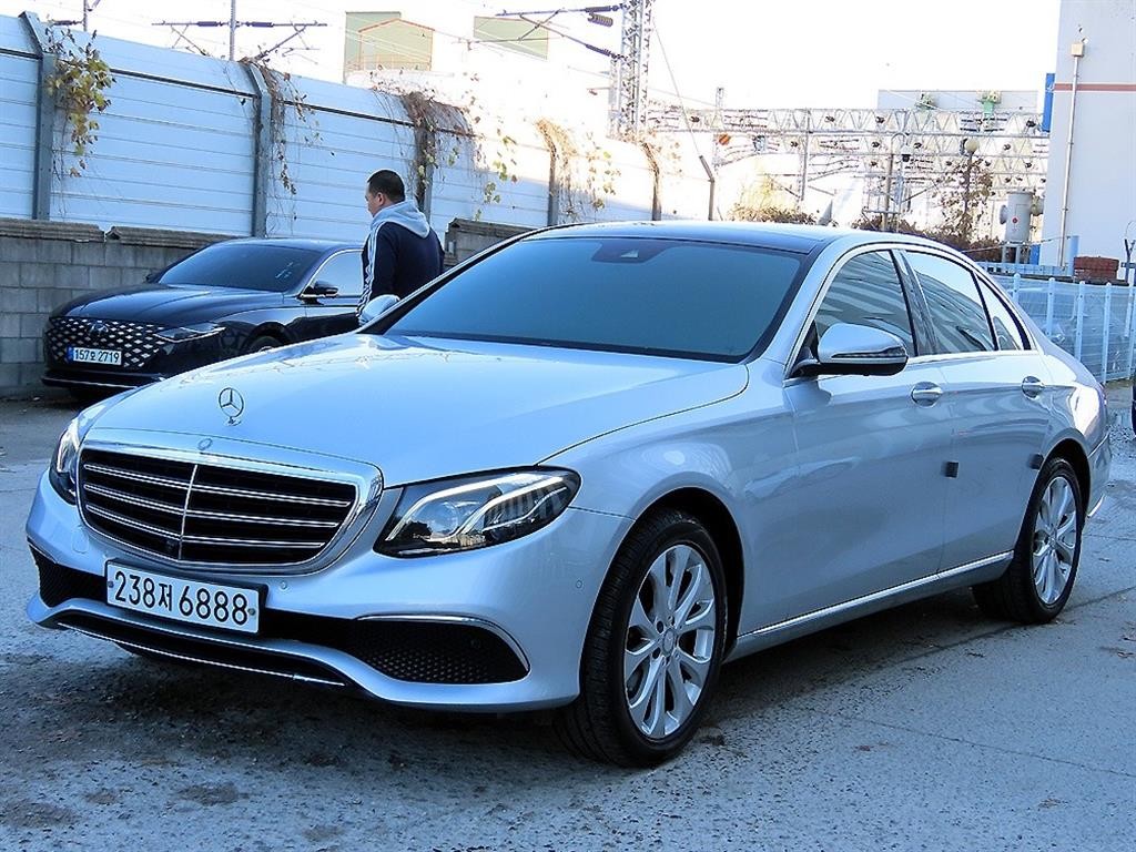 벤츠 E 클래스 E-클래스 W213 E300 익스클루시브 이미지 2