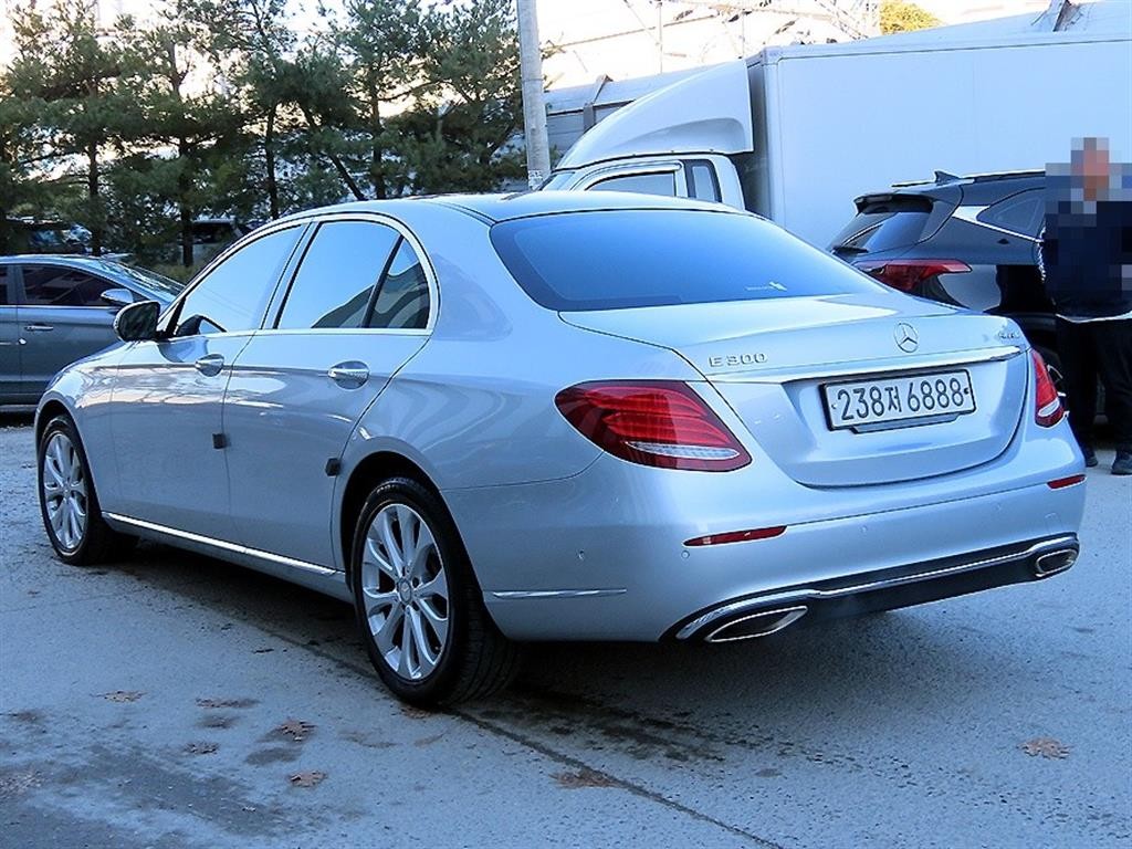 벤츠 E 클래스 E-클래스 W213 E300 익스클루시브 이미지 3