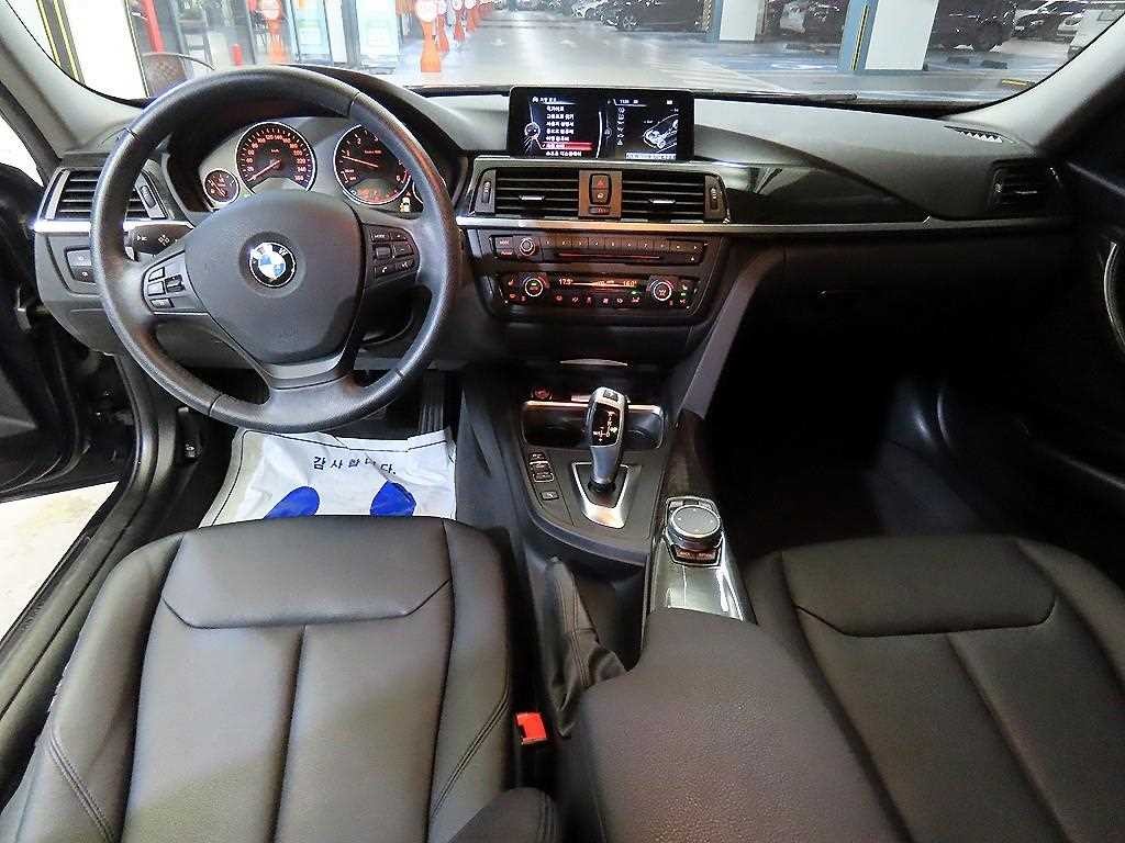 BMW 3시리즈 3시리즈 (F30) 320d xDrive 이미지 10