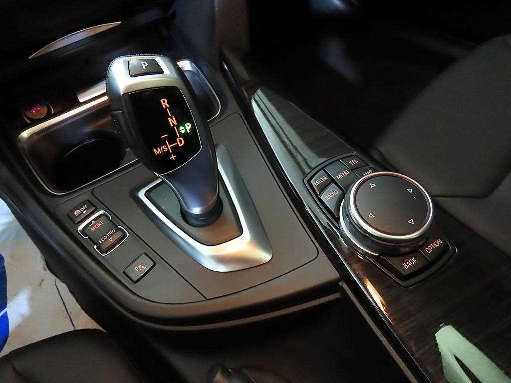 BMW 3시리즈 3시리즈 (F30) 320d xDrive 이미지 12