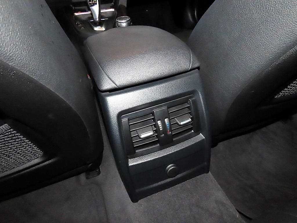 BMW 3시리즈 3시리즈 (F30) 320d xDrive 이미지 16