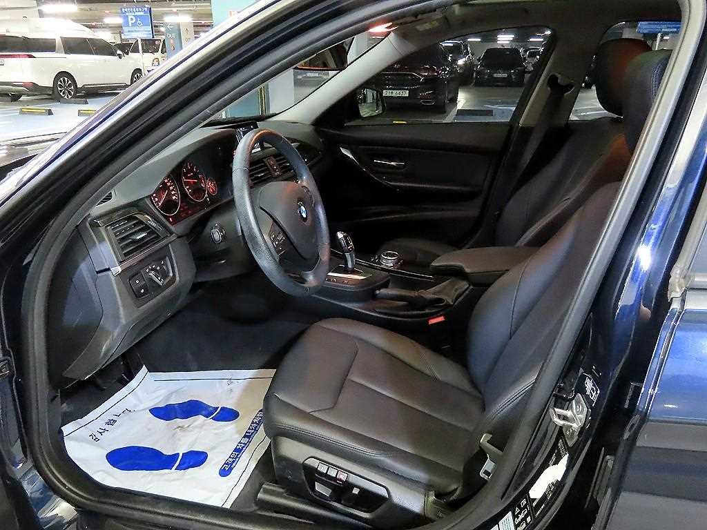 BMW 3시리즈 3시리즈 (F30) 320d xDrive 이미지 6