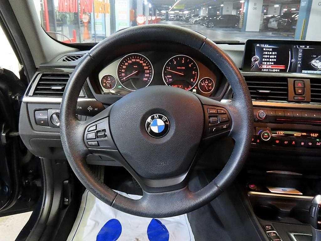 BMW 3시리즈 3시리즈 (F30) 320d xDrive 이미지 8