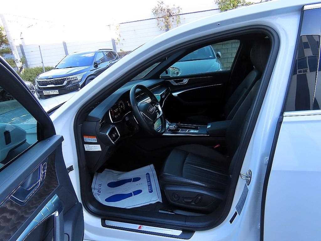 아우디 A6 A6 (C8) 45 TFSI 콰트로 프리미엄 이미지 5