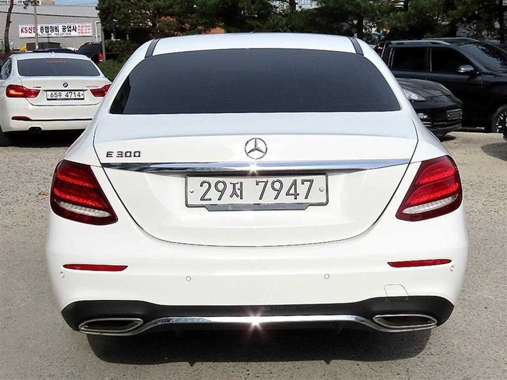 벤츠 E 클래스 E-클래스 W213 E300 AMG LINE 이미지 4