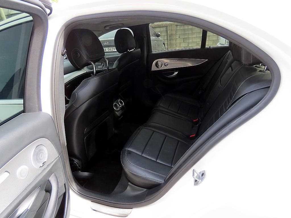 벤츠 E 클래스 E-클래스 W213 E300 AMG LINE 이미지 6