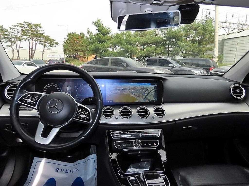 벤츠 E 클래스 E-클래스 W213 E300 AMG LINE 이미지 7