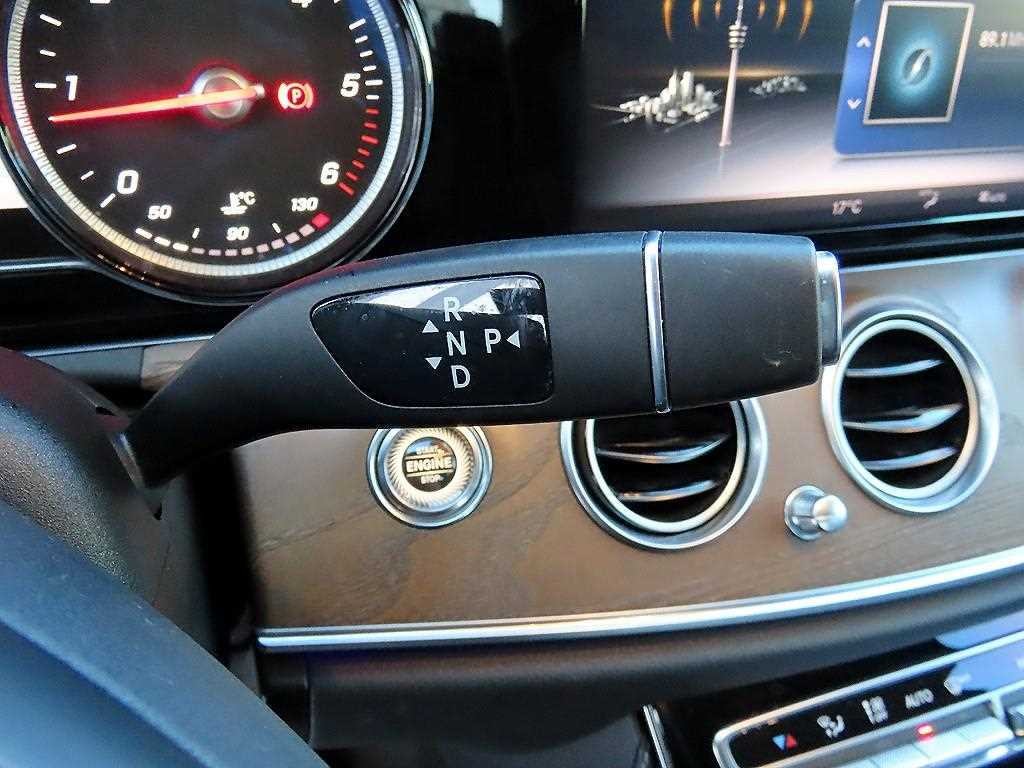 벤츠 E 클래스 E-클래스 W213 E220d 4MATIC 익스클루시브 이미지 11