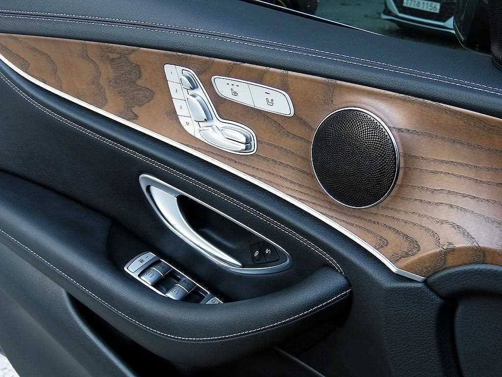 벤츠 E 클래스 E-클래스 W213 E220d 4MATIC 익스클루시브 이미지 12