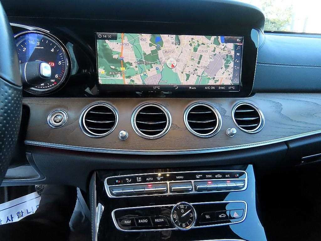벤츠 E 클래스 E-클래스 W213 E220d 4MATIC 익스클루시브 이미지 15