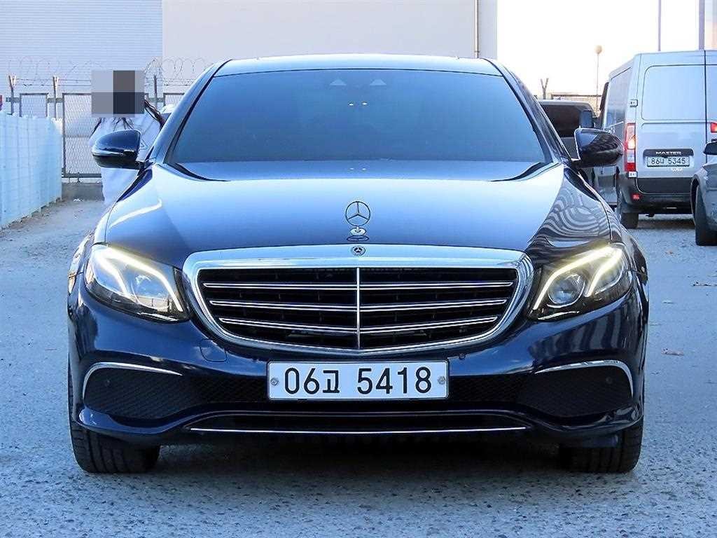 벤츠 E 클래스 E-클래스 W213 E220d 4MATIC 익스클루시브 이미지 2