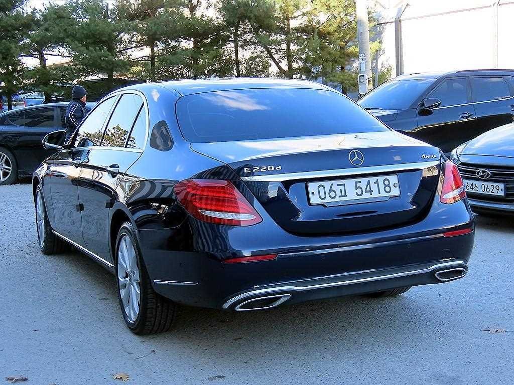 벤츠 E 클래스 E-클래스 W213 E220d 4MATIC 익스클루시브 이미지 3