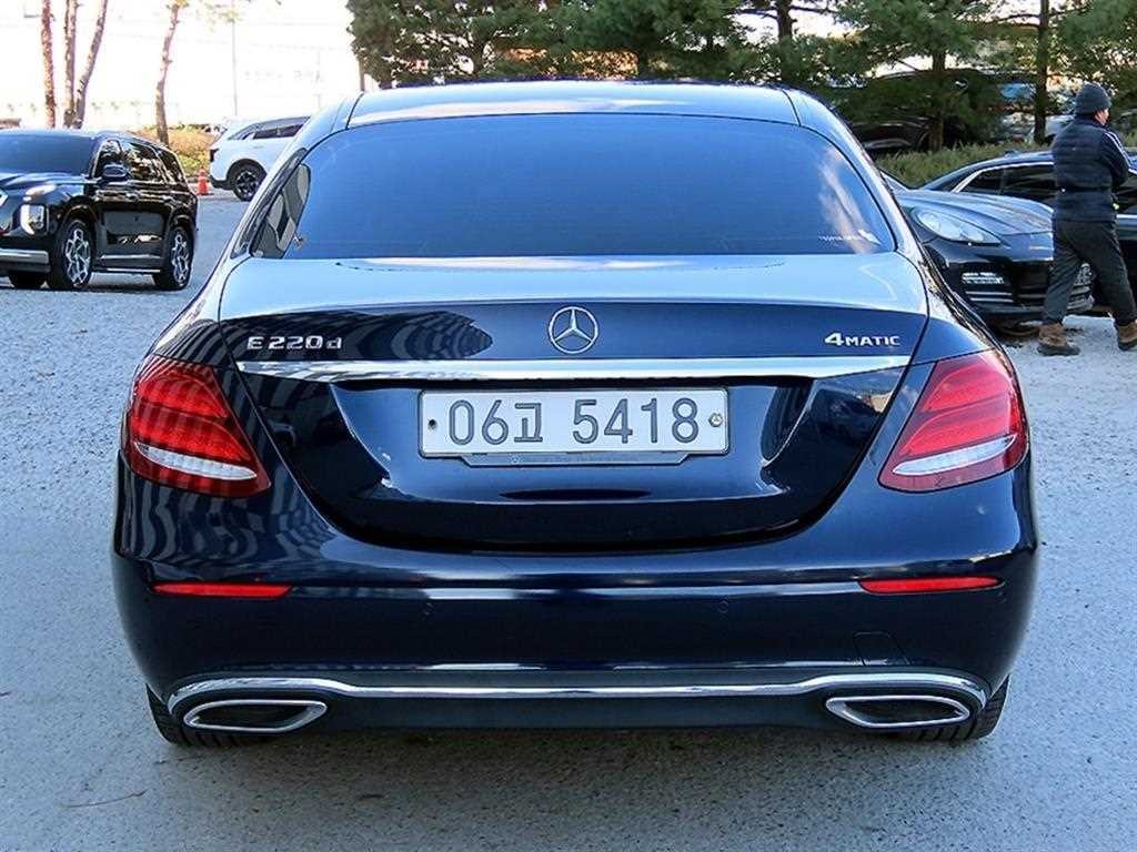 벤츠 E 클래스 E-클래스 W213 E220d 4MATIC 익스클루시브 이미지 4