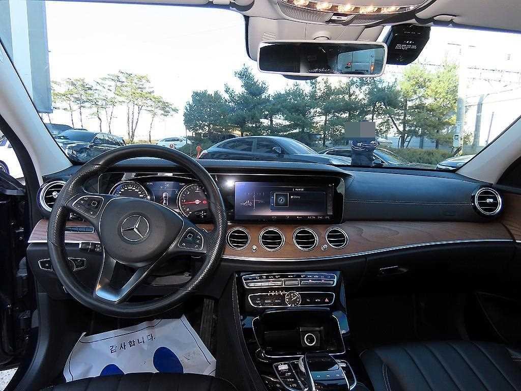벤츠 E 클래스 E-클래스 W213 E220d 4MATIC 익스클루시브 이미지 7