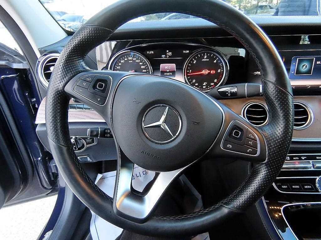 벤츠 E 클래스 E-클래스 W213 E220d 4MATIC 익스클루시브 이미지 8