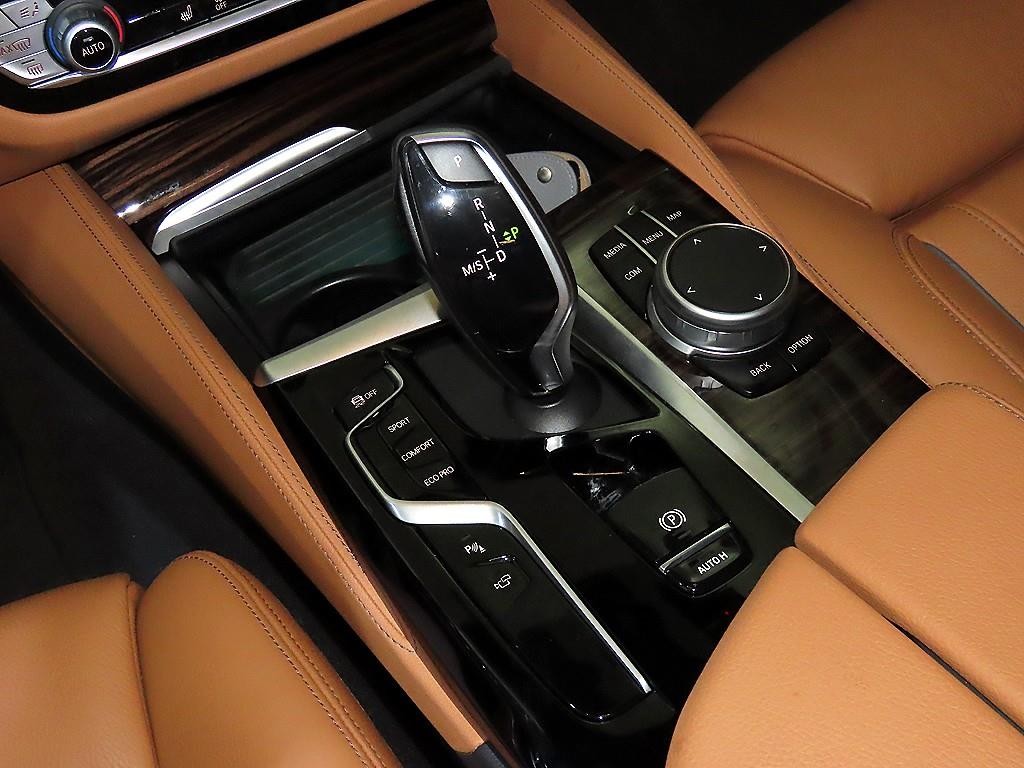 BMW 5시리즈 5시리즈 (G30) 520i M 스포츠 이미지 12