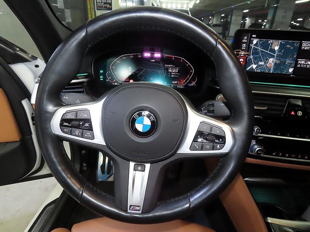 BMW 5시리즈 5시리즈 (G30) 520i M 스포츠 이미지 8