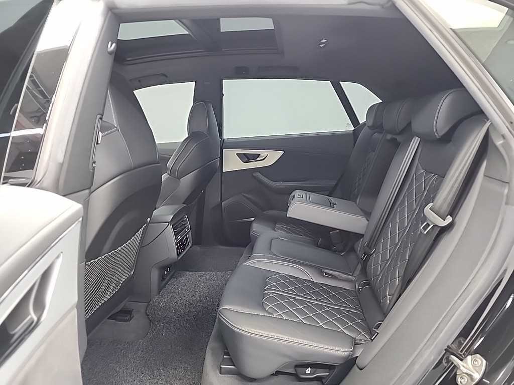 아우디 Q8 55 TFSI 콰트로 프리미엄 이미지 12