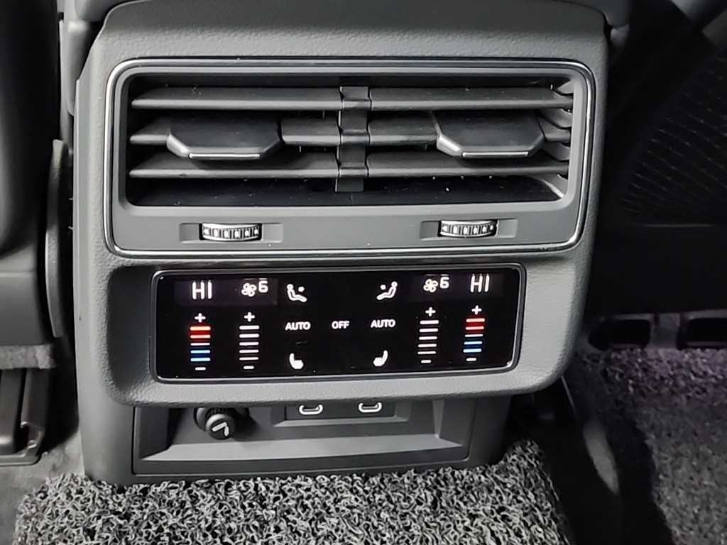 아우디 Q8 55 TFSI 콰트로 프리미엄 이미지 13