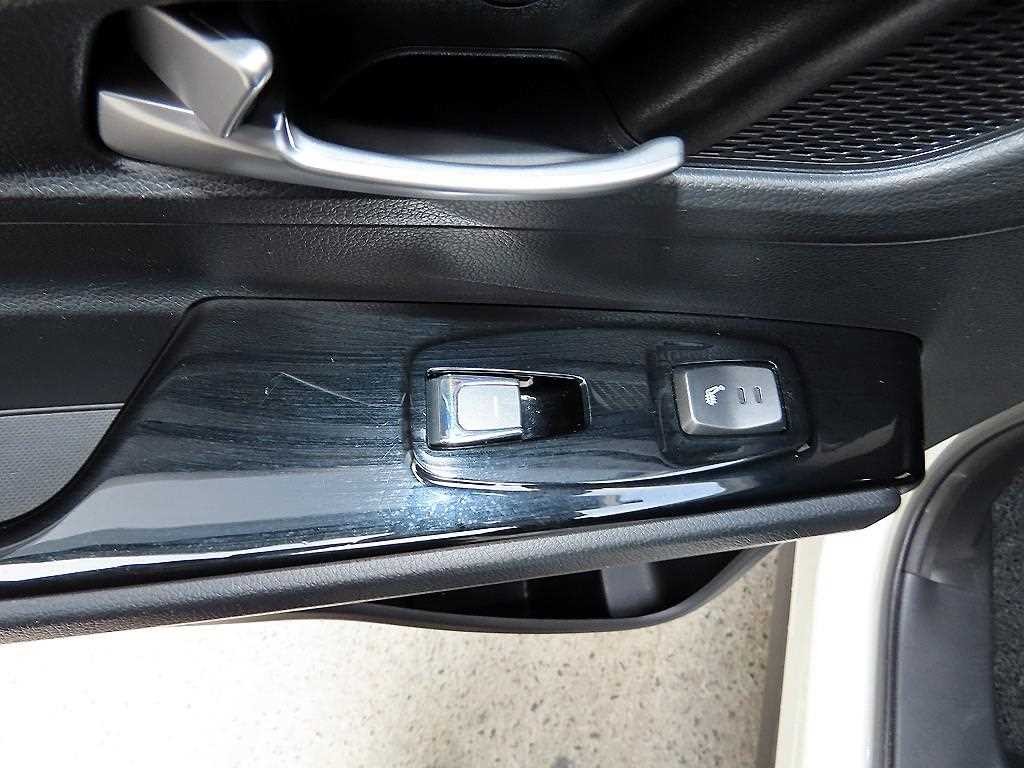 KG모빌리티(쌍용) 코란도 뷰티풀코란도 2WD 가솔린 1.5 C7 이미지 17