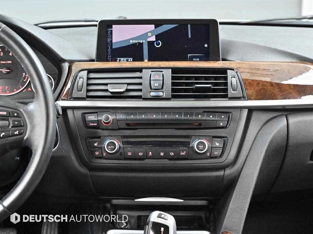 BMW 3시리즈 3시리즈 (F30) 320i 이미지 14