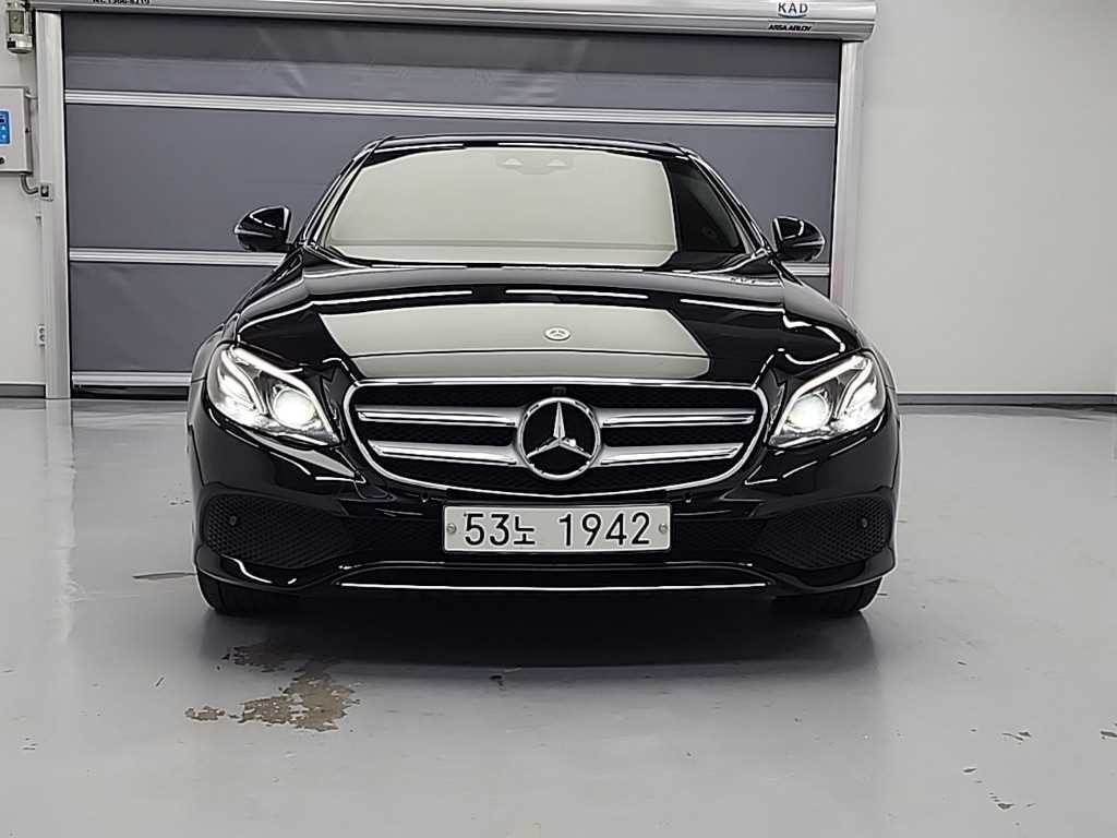 벤츠 E 클래스 E-클래스 W213 E300 4MATIC 아방가르드 이미지 3
