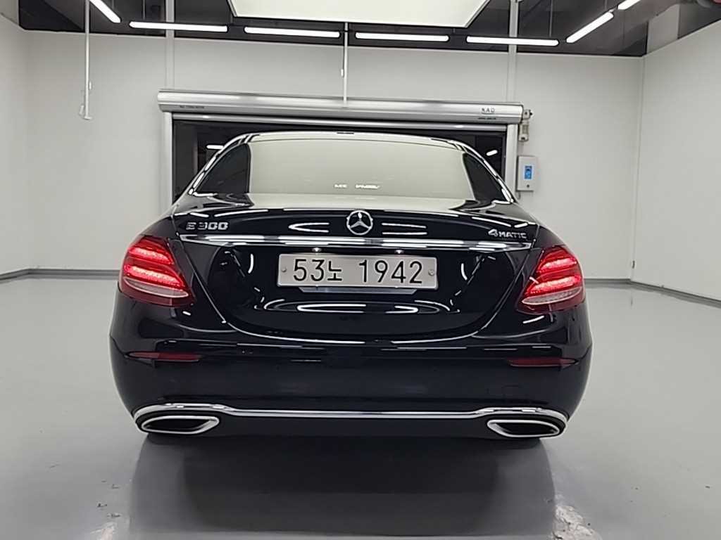 벤츠 E 클래스 E-클래스 W213 E300 4MATIC 아방가르드 이미지 4