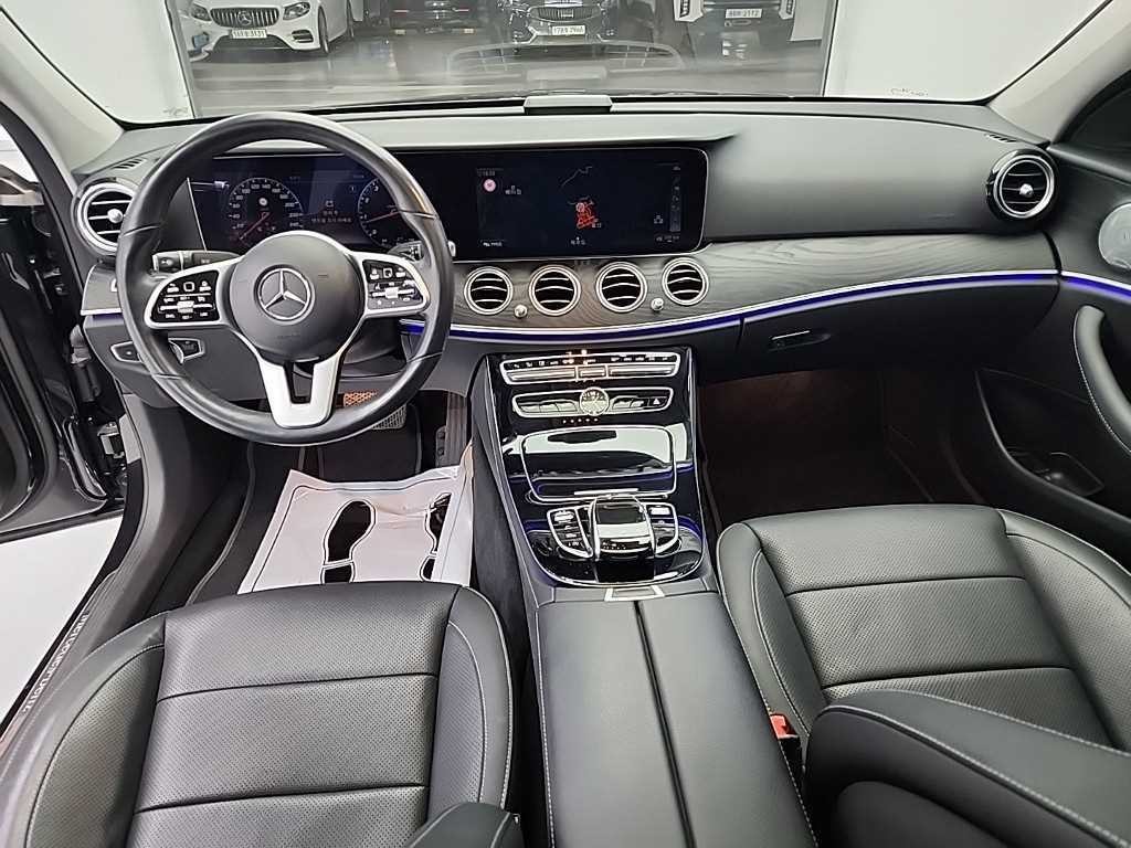 벤츠 E 클래스 E-클래스 W213 E300 4MATIC 아방가르드 이미지 8