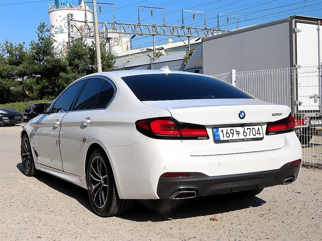 BMW 5시리즈 5시리즈 (G30) 520i M 스포츠 이미지 3