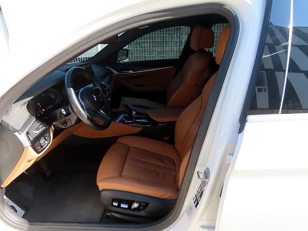 BMW 5시리즈 5시리즈 (G30) 520i M 스포츠 이미지 5