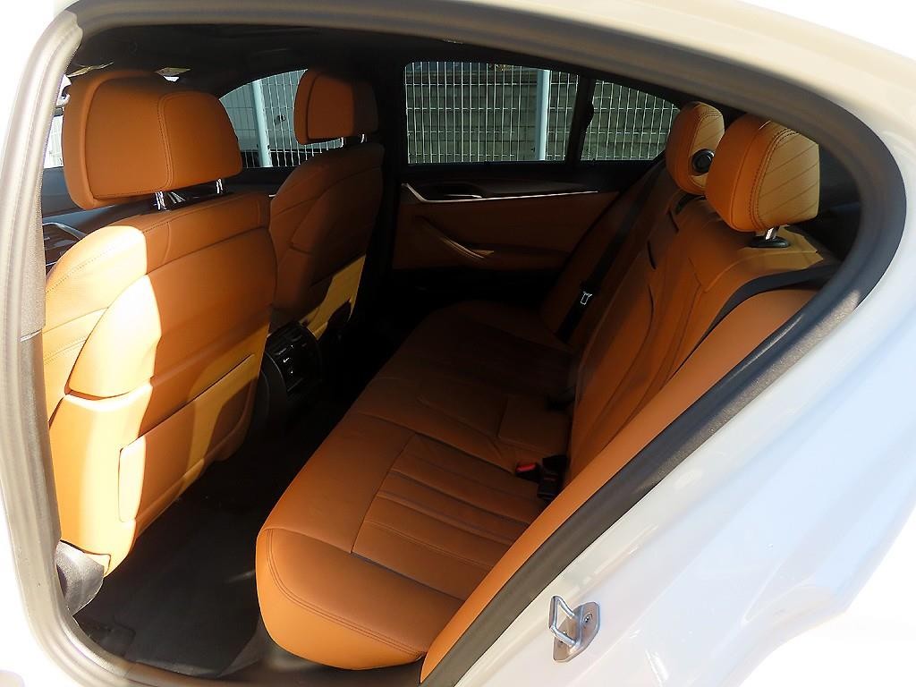 BMW 5시리즈 5시리즈 (G30) 520i M 스포츠 이미지 6