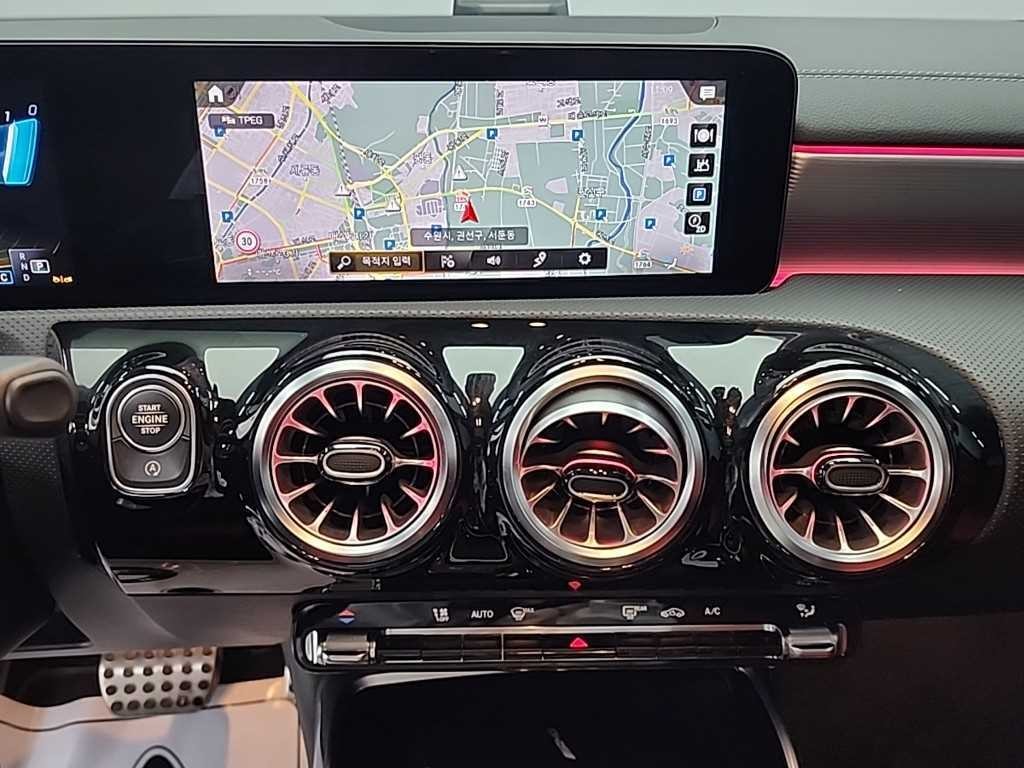 벤츠 A 클래스 A클래스 W177 AMG A45 4MATIC+ 해치백 이미지 10