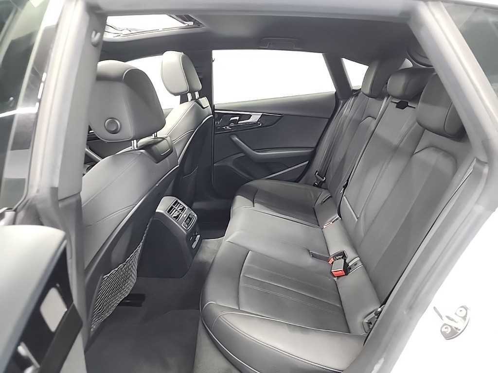 아우디 A5 A5 (F5) 40 TFSI 콰트로 프리미엄 스포트백 이미지 12
