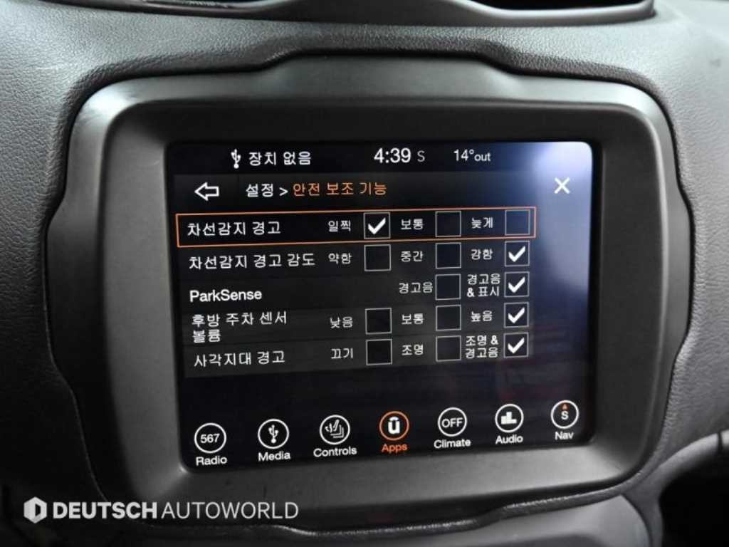 지프 레니게이드 2.4 리미티드 AWD 이미지 17