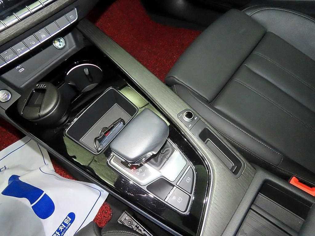 아우디 A4 A4 (B9) 40 TFSI 프리미엄 이미지 12