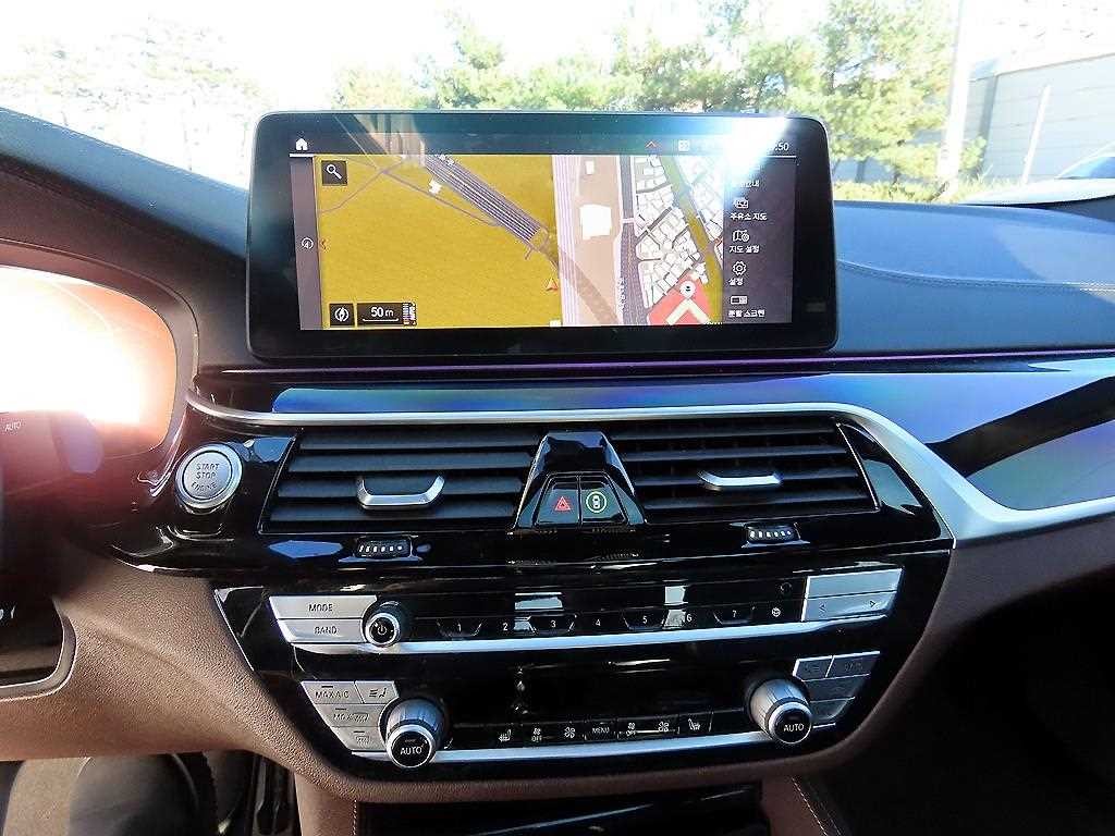 BMW 5시리즈 5시리즈 (G30) 523d M 스포츠 이미지 13