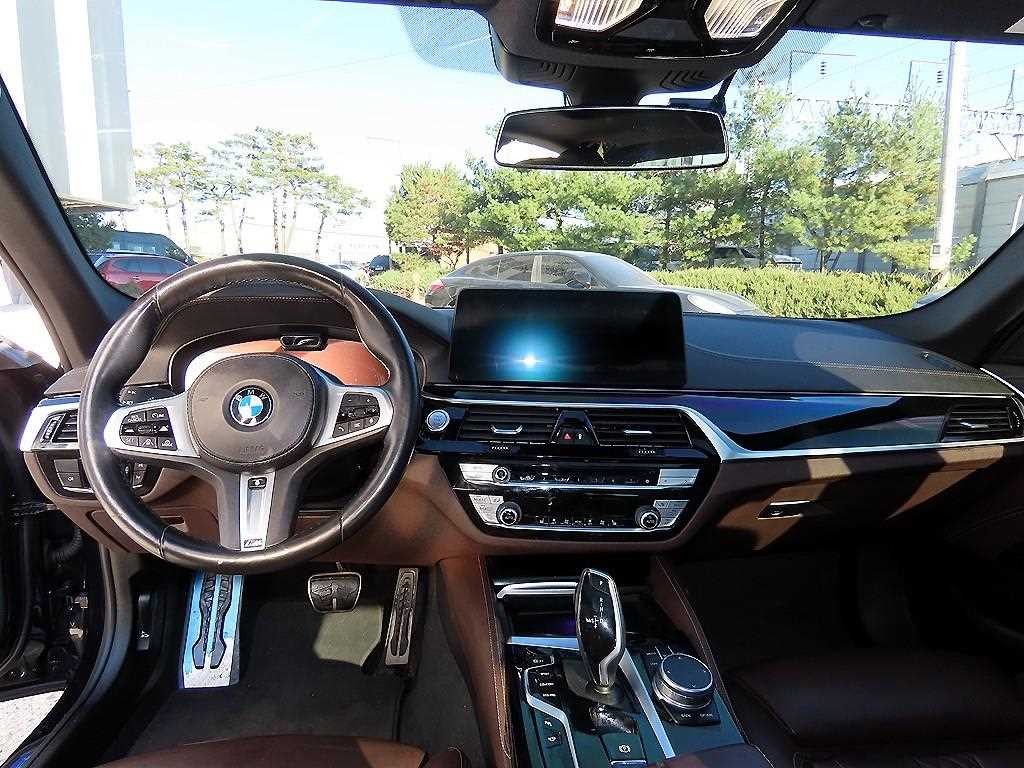BMW 5시리즈 5시리즈 (G30) 523d M 스포츠 이미지 7